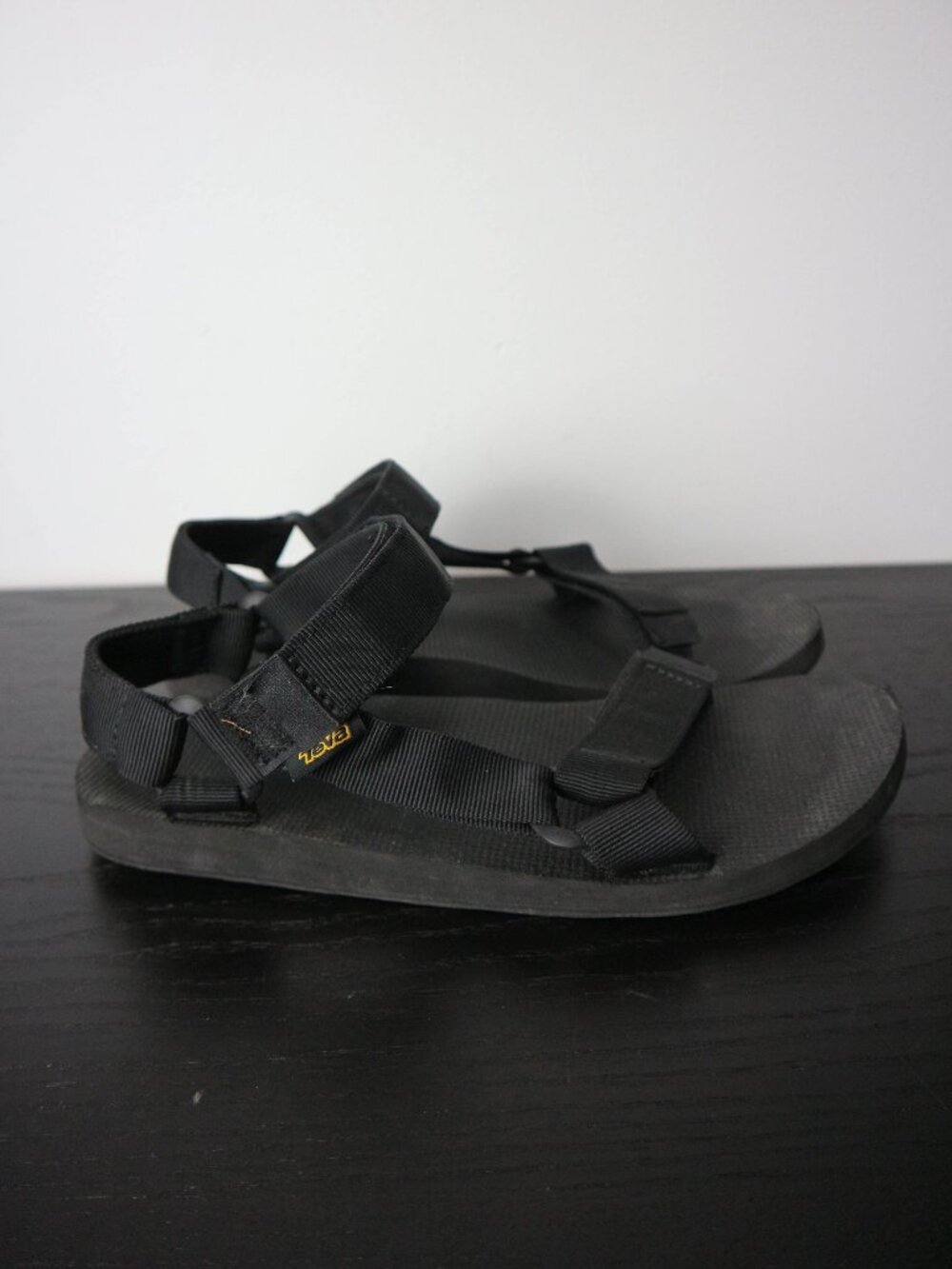 Mens Teva Black Classic Strap Sandals Size 8.0